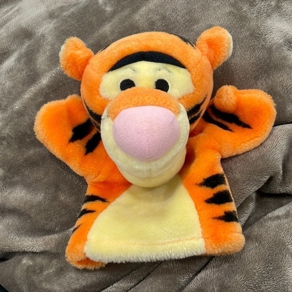VINTAGE Disney tigger hand puppet - Picture 1 of 3